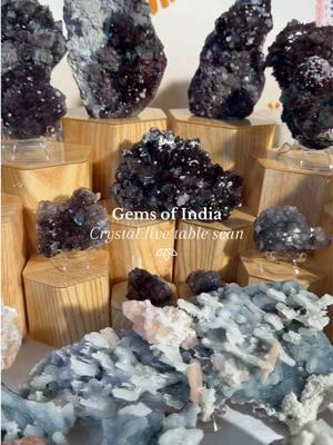 Let me know what side of the table we should start on to be entered into the giveaway. 🫰 See you all today at 3pm PST. ✨ #crystals #crystallivesales #crystaltablescan #apophyllite #indianminerals #crystaltok #foryoupage 