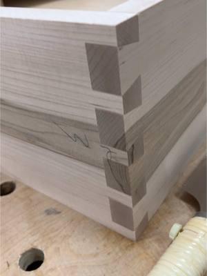 Handcut dovetails??? #woodtok #woodwork #woodworking #woodworker #woodworkingtips #woodshop #woodshoplife #woodshoptips #customwoodwork #customwoodworking #DIY #fyp #maker #SmallBusiness #dovetail #dovetailjig #festool #festoolv600 