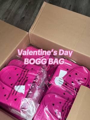 I’m in love with the new limited edition Valentine’s Day bogg bag 💕 @BoggBags  #boggbag #boggbags #ValentinesDay #valentinesdaygift #valentinesdaygiftideas #valentinesdayboggbag #bittyboggbag #bittybogg #pinkboggbag #bags #heartshimmerhautepink #fyp #fypシ #viralvideo #viraltiktok #trending #iminlove #obessed #limitededition #CapCut #pinkgirl #pinkgirly #unboxingvideo #unboxing #unboxinghaul #unboxwithme #creatorsearchinsights 