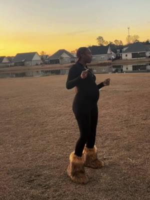 Uh oh not me done learned this dance 🤧 #linedance #morganwallen #trailride #WSR #15weekspregnant 