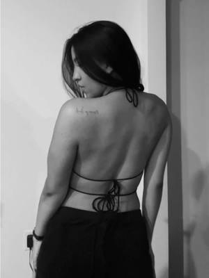 #elegant #amywinehouse #back #oldmoney #darkfeminineenergy #darkfeminine #blackhair #elegantwoman #womanvibe 