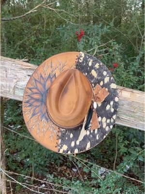 Oh the sparkle ✨ ✨✨✨ #laineymaeclothingco #cowhide #burnedhatartist 