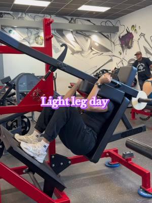 Light weight but faster reps #legdayworkout #legdayworkouts #legdayforwomen #gymlifestyle #gymlifestyledaily #gymlifestylefitness #gymgirls #gymgirly #gymvlog #gymwithme @Gymshark @TLFapparel 