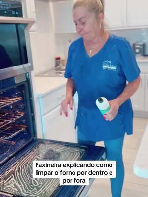 Faxineira ensinando como limpar forno por dentro e por fora. Sigam me para aprender mais  #faxineiranos🇺🇸  #imigrantesbrasileirosmos🇺🇸  #imigrantesmundoafora  #brasileirosnoseua🇺🇸  #faxineiranotiktok 