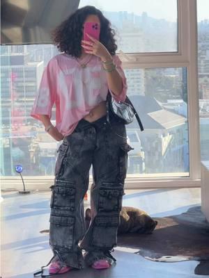 #OOTD #outfitoftheday #pink #jerseyoutfit #baggy #baggyoutfit #baggyjeans #baggyfit #outfitideas #outfitinspo #streetwear #streetwearstyle #streetwearoutfits #palaceuggs 