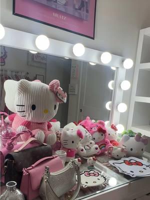 Let’s rearrange our hello kitty 💗  #Cleanwithme #vanity #makeup #makeuporganization #Cleaning #organizing #organizewithme #Cleaningtiktok #CleanTok #vanitymirror #asmr #vanityroom #makeuproom #makeupstorage #beautystorage #beautyorganization #aesthetic #girlythings #pinkthings #hellokitty #sanrio #girlyaesthetic #organization #vanity #vanityorganization #cleaningmotivation #cleaningmyvanity #satisfying #satisfyingsounds #putaway #putawaywithme #fyp #room #RoomTour #vanitytour #vanitycleanup #makeuporganization #makeupvanity #pinkroom #cleanwithme