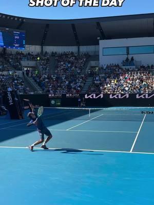 Lorenzo Musetti hits a RIDICULOUS shot against countryman Matteo Arnaldi at the Australian Open 🤯  🎥: @NotYourCountryClub  #Tennis #AustralianOpen #UTRSports