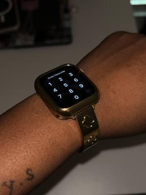 In love with this watch band 😍#TikTokShop #foryoupage #fyp #fypシ゚viral #viral #tyratimani #applewatch #watchband #applewatchband #missair #missairluxury #luxurywatchband #gold #contentcreators #blackgirl #blackgirlcontentcreator 