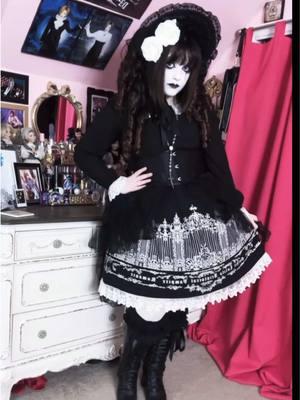 Hopefully not my last ootd / coord tiktok 🥹  #OOTD #moimememoitie #egl #gothiclolita #elegantgothiclolita  #victoriangoth #vampiregoth #gothic #livingdoll #vkei #visualkei #jfashion 