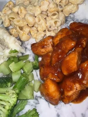 Bbq Chicken Bites , Jalepeno Bacon Mac N Cheese, Mashed Potatoes, Broccoli ♥️ #comecookwithme #dinner #easydinner #DinnerIdeas #bbqchicken #mashedpotatoes #macncheese #explore #cooking 