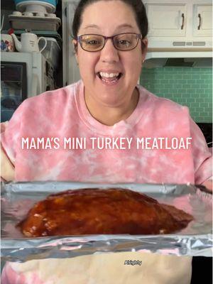 Bbq sauce is the VIP of this baby meatloaf! #meatloaf #groundturkey #bbqsauce #cookingforone #DinnerIdeas #EasyRecipe 