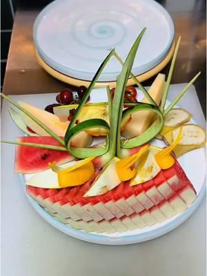 Fruit Platter #trending #fruits #cutting #fruitsbasket #fruitplatter #watermelon #cantaloupe #grzaingtable #creative 