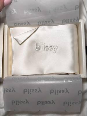 Blissy pillowcases have saved my hair and skin! They are the best🤍🤍🤍 Use code: LUCYHASEL on your next purchase!! @Blissy Brand #blissybrand #blissybabe #blissydreamer #blissypillowcase #blissyfam 