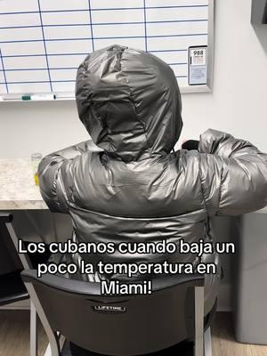 No puede ser. Abrigos térmicos con 20 grados. En Miami baja la temperatura y se arma el carnaval de los pobres. #Lazaroellechon #humor #comedia #risa #hialeah #miami #fyp 