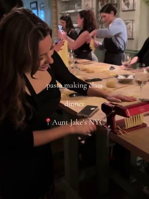 such a fun night!!! #auntjakesnyc #nycactivities #nycfood #newyorkcity 