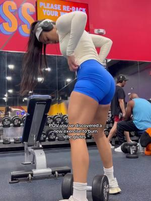 glutes were HUGEE after this!!🥵 wearing @DFYNE code ANDREAV #GymTok #glutegrowthtips #gluteworkout #sumosquats #gluteexercises 