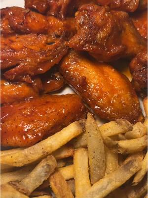 The wings were so good😂  #tiakemp #wings #EasyRecipes #cookwithme #tiakempwings #hothoneywings #fyp #fypppppppppppppp #viral #foryou #capcut #trending #blackgirllifestyle #roadto10k #prettywings #Recipe #viralfood #buffalowings #hothoneywings #hothoney #hotwings #americandeli #cooktok #draft #f 