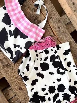 Cow print #birthdaygirl set 🩷 #babygirl #birthdayoutfit #birthdaygirl #cowprint #cowgirl #bummies #girly #pink #handmade #custommade #kidsootd #babyclothes #toddlerclothes #fyp 