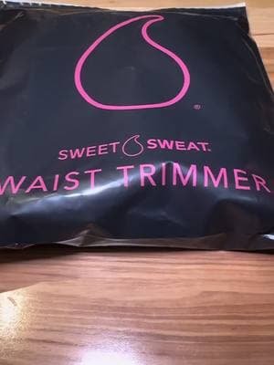 Get ready for sweat!!! It actually worked!!! Even work up a sweat doing chores!! #sweetsweat #sweetsweatwaisttrimmer #waisttrainning #TikTokShop #tiktokaffiliate #tiktokaffiliatemarketing 