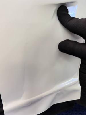 By breaking down complex shapes into multiple pieces, using body lines it’ll make it a lot easier when you’re vinyl wrapping!!!#vinylwrapping #vinyl #vinylwraps #carwrappings #carwraptips #vinylwrappingcar #cars #cartok #carwrappingschool #carwraps #vinylwrap #carwrapschool 