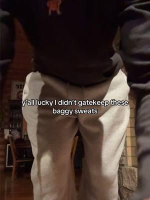 best baggy sweatpants #sweats #baggysweatpants #baggypants #baggyjeans #fashion #sweatpants #spotlightfinds #tiktokshopfinds #tiktokmademebuyit 