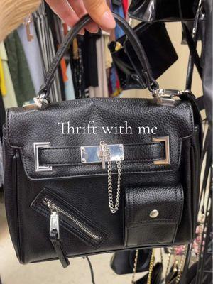 Come thrifting with me #shopwithme #thrifting #thrift #goodwillfinds #goodwillshopping #cutefinds #pursethrifting 