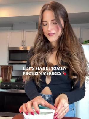 Comment LINK below and I’ll send you the link to the recipe! Or click the link In my bio and it’ll take you to it! Let me know if you try!!  #frozensmores #proteinsmores #highproteinrecipes #proteindessert #healthydesserts #EasyRecipe #4ingredientsrecipe #vegandessert #veganuary 