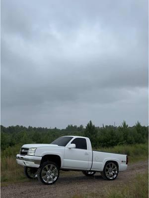 🫂 #fypシ #squattedtrucks🤢 #carsoftiktok #fyp #carolinatrucks #carolinasquat #z71 #jawgaboyz #simpleandclean #pawpawrig #stuffedtrucks #swangin6s #mudgrappler #whosbanned 