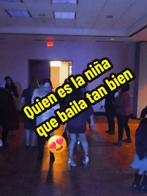 #CapCut que es la niña que baila tan bien😍#diversion #jonnymixvj #chicago #mexico🇲🇽 #usa🇺🇸 #bailes #virales #grupomojado #aquellaniña 