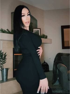 Obsessed with my @REORIA dress! It’s the dress of the season I’m telling you 🖤 literally need this in every color it’s so comfy the fabric is divine ✨ #reoria #reoriadress #TikTokShop #snatched #vegas #thehills #housewife #housewifelife #housewifesoftiktok #MomsofTikTok 