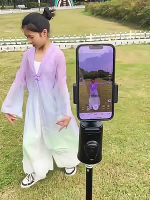 My favorite 360 auto tracking phone stand! #phones tans #contentcreator #content #rotaryphone #contentcreatorinsights #treasurefinds #augustfinds #livehost #fyp≥°viral