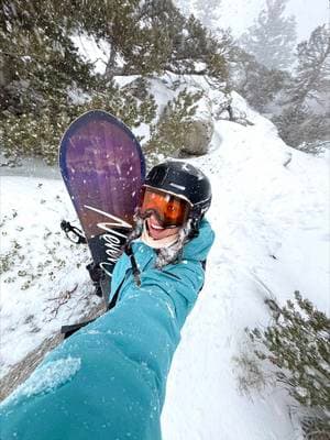 Would you hike for freshies on a powder day if they haven’t opened all the lifts yet? 🏂❄️ #snowboardgirl #snowboarding #powderday #earnyourturns 