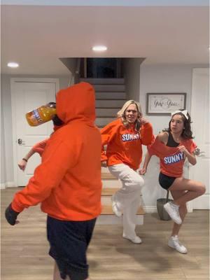 Getting Fit for the New Year with @SUNNYD  #SUNNYDPartner #tiktokfamily #family #dancingfamily 