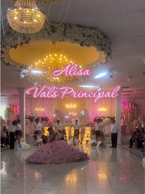 Hermoso Vals Principal 🤩🌸 • • • #15anos #tiempodevals #quinceañera #phoenixaz #foryoupage #foryoupage #paratiii #waltz #valsprincipal #vals #parati #baile 