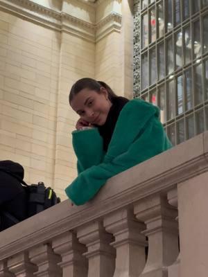 Xoxo gossip girl 💋 #gossipgirl #serina #serinawanderwoodsen #blairwaldorf #ny #nycity #blair #estacaodetrem #grandcentral #grandcentralterminal #grandcentralterminalnyc #xoxo #xoxogossipgirl 