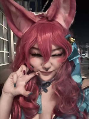 jk I’ll switch to shyvanna #ahri #leagueoflegends #ahricosplay #spiritblossomahri #lolcosplay #lol #leagueoflegendscosplay 