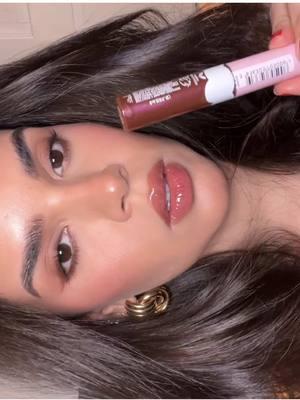 HOW CUTE 🤎🤎🤎 I need to try all the new shades @COVERGIRL yummy plumper gloss like you a chocolot #newlipgloss #covergirlyummygloss #lipswatches #glossylips