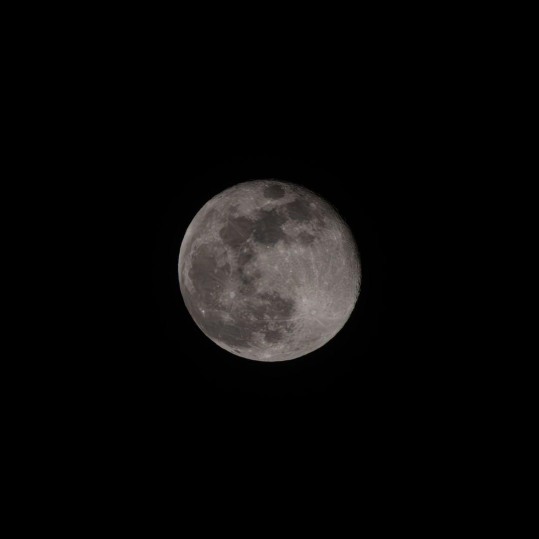 The Moon in all its glory 🌕✨ Captured the timeless beauty of Earth’s closest neighbor. What do you see when you look at the Moon? 🌌 #MoonVibes #Astrophotography #MoonMagic #NightSky #CelestialBeauty #LunarLove #MoonPhotography #TelescopeViews #Stargazing #TikTokSpace #FullMoonFeels