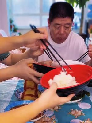 Family dinner food mukbang #foodasmr #foodies #food #diliciousfood #mukbangvideo #mukbangeatingshow #mukbangasmr #eatingshow #foodmukbang #usa🇺🇸 #fyp 