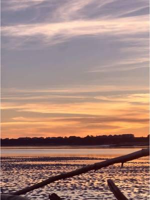 Sunset At The Oregon Coast #oregoncoast #sunset #lincolncityoregon #oregoncoastlife #siletzriver #siletzbay #lincolncityoregoncoast #e3b2 #e3b2slife 