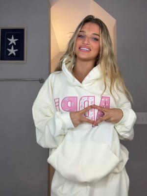 I would like to be buried in this…@Louisa Morris #adpi #fyp #college #soroity #charleston #sweatset #trending #collegeofchatleston #obessed #yay @Alpha Delta Pi CofC 