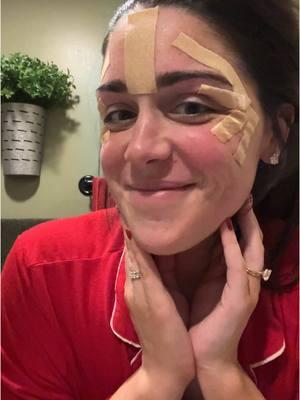 Bye bye wrinkles, trying the natural way in many things these days✨🧘‍♀️ #facialtaping #japanesefacetape #facetape #antiagingskincare #antiaging #naturalantiaging 