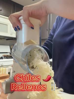 Un antojito de Chiles 🌶️  Rellenos satisfecho 😋🫦 ustedes como los hacen?? Me encanta este rallador de queso y verduras es super conveniente, 💯 recomendado! #cookwithme #mexicanfood #chilesrellenos #chilerelleno #cheesegrater #kitchengadgets #KitchenHacks #EasyRecipe #cocinaconmigo #recetasfaciles #ralladordequeso #tiktokdeals 