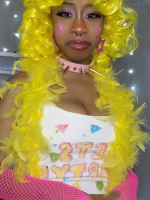 #TOYCHICA  . ݁₊ ⊹ . ݁ ⟡ ݁ . ⊹ ₊ ݁. #fnaf2 #poccosplayer #cosplaygirl #blackcosplayer #fnafcosplay #toychicacosplay #fivenightsatfreddys #toychica #fivenightsatfreddyscosplay 