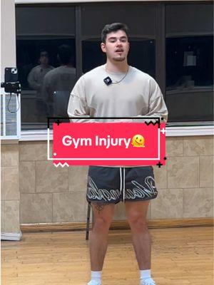 My worst gym “injury” to this day🫠 #fyp #GymTok #gym #storytime #gymstory #injury #backinjury #egolift #micdup 