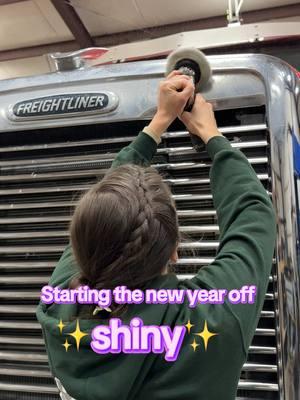 Why’s this stuff smell good?  mary15 will get you 15% off @Renegade Products USA just sayinggggg #polish #polishing #trucktok #freightliner #coronado #shiny #buffing 