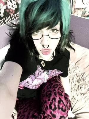 i had a dream about her ^m^ #emo #emokid #scenemo #scene #scenekid #rawr #x3 #coolness #swag #emoswag #scenekidswag #teenagedirtbag 