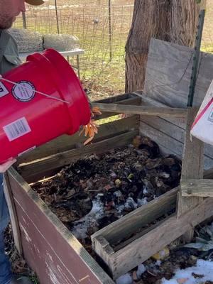 Making compost isn’t complicated and cold composting is one of the easiest ways to do it. Honestly, it’s easy to manage and almost impossible to screw it up  #compost #composting #garden #gardening #homestead #farmstead #homesteading #howtomakecompost #gardendesign