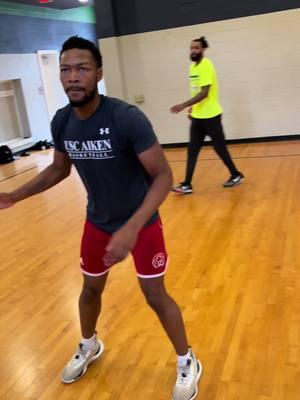 Attacking with the Load Step! #fyp #basketball #viral #uhfam #unforgivinghoops #footwork #midpost 