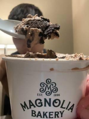 Magnolia Bakery - Hot Chocolate Banana Pudding #magnoliabakery #bananapudding #hotchocolate #nycfood @Magnolia Bakery 